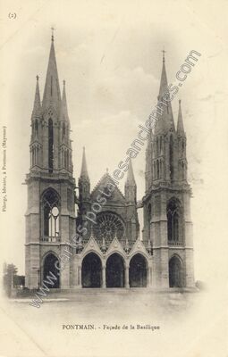 Carte postale ancienne Façade de la Basilique — Pontmain (Mayenne)