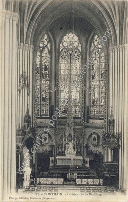 Carte postale ancienne Intérieur de la Basilique — Pontmain (Mayenne)