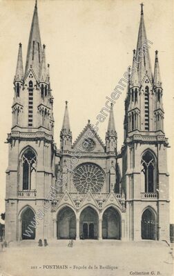 Carte postale ancienne Façade de la Basilique — Pontmain (Mayenne)