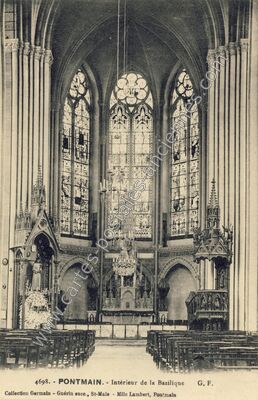 Carte postale ancienne Intérieur de la Basilique — Pontmain (Mayenne)