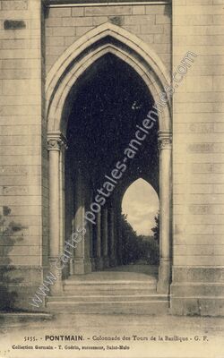 Carte postale ancienne Colonnade des Tours de la Basilique — Pontmain (Mayenne)