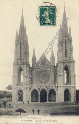 Carte postale ancienne Façade de la Basilique — Pontmain (Mayenne)