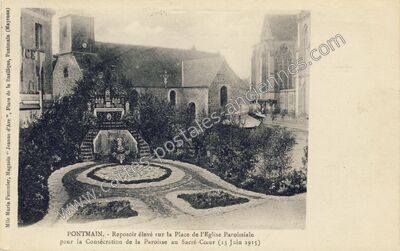 Carte postale ancienne Reposoir élevé sur la Place de l'Eglise Paroissiale pour la Consécration de la Paroisse… — Pontmain (Mayenne)
