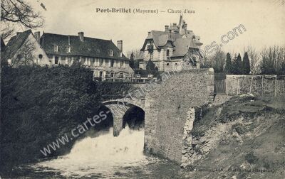 Carte postale ancienne Chute d'eau — Port-Brillet (Mayenne)