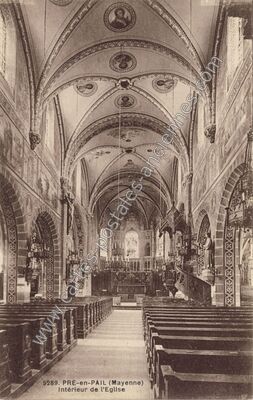 Carte postale ancienne Intérieur de l'Eglise — Pré-en-Pail (Mayenne)