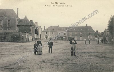 Carte postale ancienne La Place (vue du Nord) — La Roë (Mayenne)