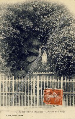 Carte postale ancienne La Grotte de la Vierge — Saint-Berthevin (Mayenne)