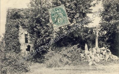 Carte postale ancienne Les Ruines et le Calvaire — Saint-Brice (Mayenne)
