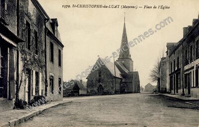 Carte postale ancienne Place de l'Église — Saint-Christophe-du-Luat (Mayenne)