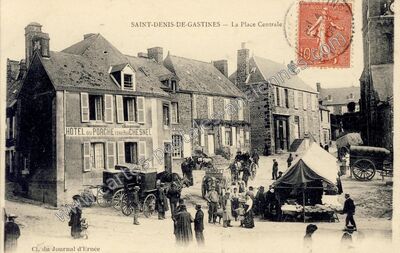 Carte postale ancienne La Place Centrale — Saint-Denis-de-Gastines (Mayenne)