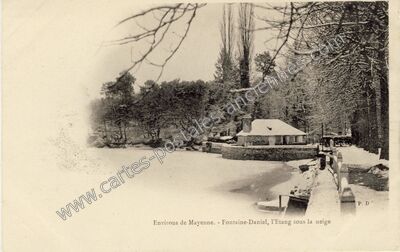 Carte postale ancienne Fontaine Daniel — Saint-Georges-Buttavent (Mayenne)