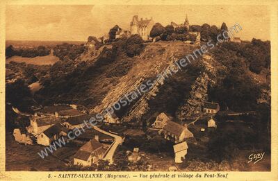 Carte postale ancienne Vue générale et village du Pont-Neuf — Sainte-Suzanne (Mayenne)