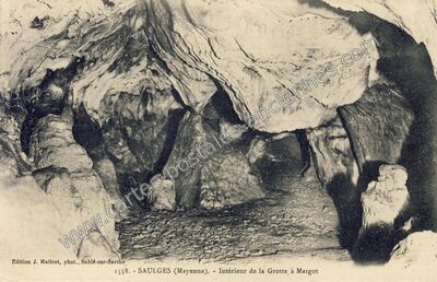 Carte postale ancienne Intérieur de la Grotte à Margot — Saulges (Mayenne)