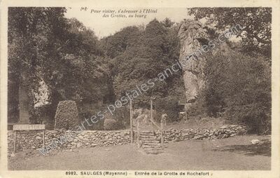 Carte postale ancienne Entrée de la Grotte de Rochefort — Saulges (Mayenne)