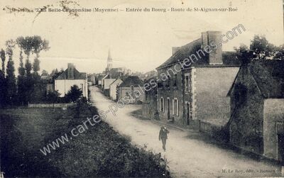 Carte postale ancienne Entrée du Bourg - Route de St-Aignan-sur-Roé — La Selle-Craonnaise (Mayenne)