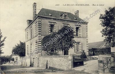 Carte postale ancienne Rue de Livré — La Selle-Craonnaise (Mayenne)