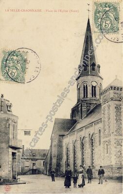 Carte postale ancienne Place de l'Eglise (Nord) — La Selle-Craonnaise (Mayenne)