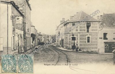 Carte postale ancienne Rue de Laval — Vaiges (Mayenne)