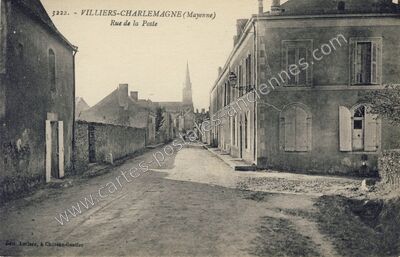 Carte postale ancienne Rue de la Poste — Villiers-Charlemagne (Mayenne)