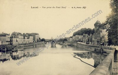 Carte postale ancienne Vue prise du Pont Neuf — Laval (Mayenne)