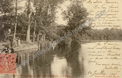 Carte postale ancienne Fontaine Daniel — Saint-Georges-Buttavent (Mayenne)