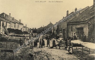 Carte postale ancienne Rue de la Maladière — Fayl-Billot (Haute-Marne)