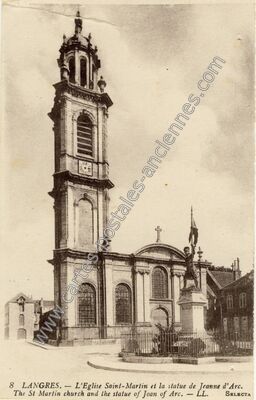 Carte postale ancienne L'Eglise Saint-Martin et la statue de Jeanne d'Arc — Langres (Haute-Marne)