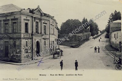 Carte postale ancienne Rue de Metz - Justice de Paix — Wassy (Haute-Marne)