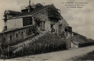 Carte postale ancienne Les Fortifications / Les Remparts au Nord-Ouest / Le Colombier Militaire — Langres (Haute-Marne)