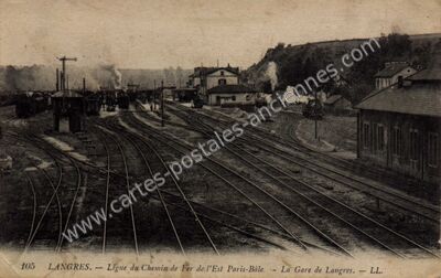 Carte postale ancienne Ligne du Chemin de Fer de l'Est Paris-Bâle. — La Gare — Langres (Haute-Marne)