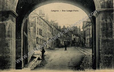 Carte postale ancienne Rue Longe-Porte — Langres (Haute-Marne)