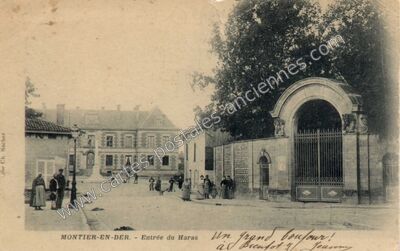 Carte postale ancienne Entrée du Haras — Montier-en-Der (Haute-Marne)