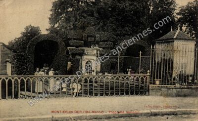 Carte postale ancienne Propriété Simonin — Montier-en-Der (Haute-Marne)