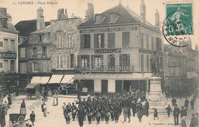 Carte postale ancienne Place Diderot — Langres (Haute-Marne)