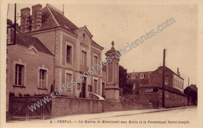 Carte postale ancienne La Mairie, le Monument aux Morts et le Pensionnat Saint-Joseph — Derval (Loire-Atlantique)