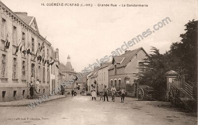 Carte postale ancienne Grande Rue - La Gendarmerie — Guémené-Penfao (Loire-Atlantique)