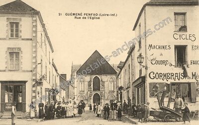 Carte postale ancienne Rue de l'Eglise — Guémené-Penfao (Loire-Atlantique)