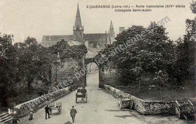 Carte postale ancienne Porte Vannetaise (XIVe siècle) Collégiale Saint-Aubin — Guérande (Loire-Atlantique)