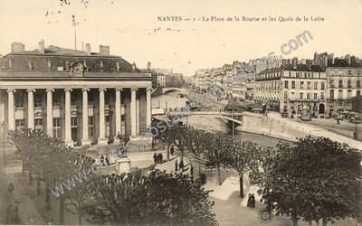 Carte postale ancienne La Place de la Bourse et les Quais de la Loire — Nantes (Loire-Atlantique)