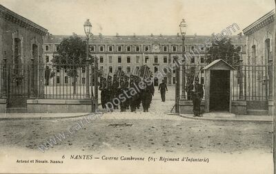 Carte postale ancienne Caserne Cambronne (65e Régiment d'Infanterie) — Nantes (Loire-Atlantique)