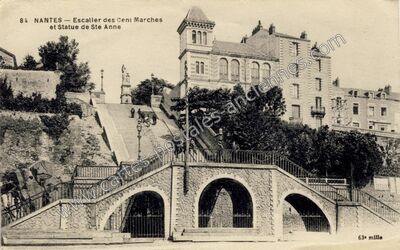 Carte postale ancienne Escallier des Cent Marches et Statue de Ste Anne — Nantes (Loire-Atlantique)