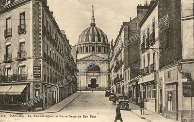 Carte postale ancienne La Rue Mazagran et Notre Dame de Bon-Port — Nantes (Loire-Atlantique)