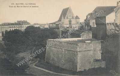 Carte postale ancienne Le Château / Tour du Fer-à-Cheval et bastion — Nantes (Loire-Atlantique)