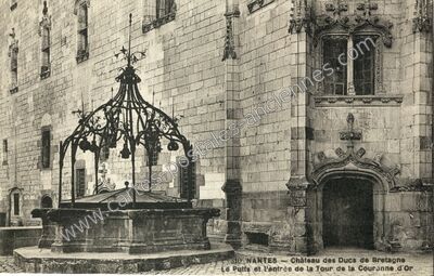 Carte postale ancienne Château des Ducs de Bretagne / Le Puits et l'entrée de la Tour de la Couronne d'Or — Nantes (Loire-Atlantique)