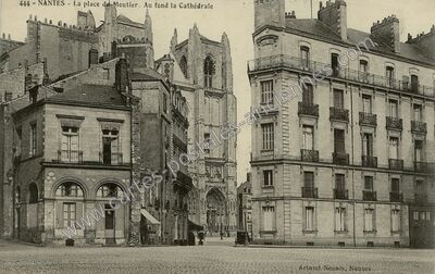 Carte postale ancienne La place du Moutier. Au fond la Cathédrale — Nantes (Loire-Atlantique)