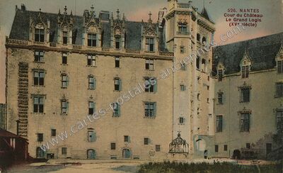 Carte postale ancienne Cour du Château, Le Grand Logis — Nantes (Loire-Atlantique)