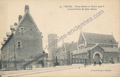 Carte postale ancienne Musée Dobrée et Manoir Jean-V (reconstitution du style roman) — Nantes (Loire-Atlantique)