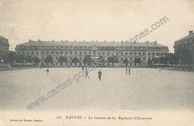 Carte postale ancienne La Caserne du 65e Régiment d'Infanterie — Nantes (Loire-Atlantique)