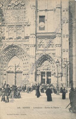 Carte postale ancienne Cathédrale - Sortie de Vêpres — Nantes (Loire-Atlantique)