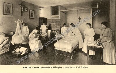 Carte postale ancienne Ecole Industrielle et Ménagère - Hygiène et Puériculture — Nantes (Loire-Atlantique)
